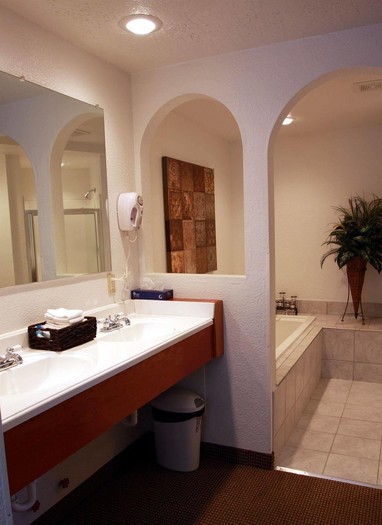 Western Royal Inn Tillamook Bagian luar foto